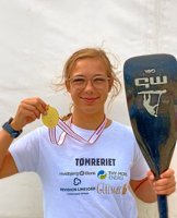 Thyboer i medaljeregn: Nu er Caroline tredobbelt dansk mester i SUP