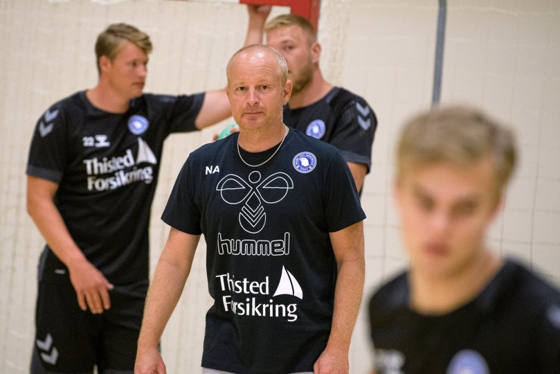 Niels Agesen var udfordret i at stille hold til træningskampen mod Önnereds HK torsdag. Foto: Bo Lehm <i>Bo Lehm</i>