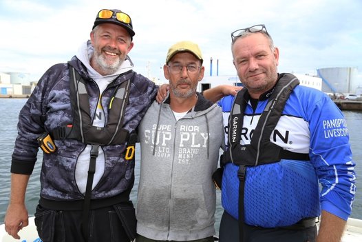 De tre stolte lystfiskere Martin W. Poulsen (tv.), Kim R. Poulsen og Sune Andersen (th.) Privatfoto