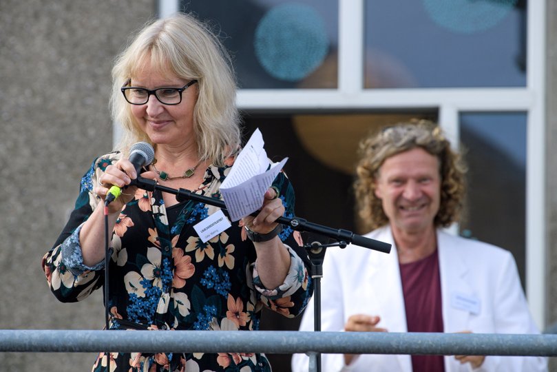 Gitta Malling, leder af Limfjordsteatret, på balkonen sammen med Steen Haugesen, kunstnerisk ansvarlig for afdelingen i Thy. Foto: Bo Lehm <i>Bo Lehm</i>