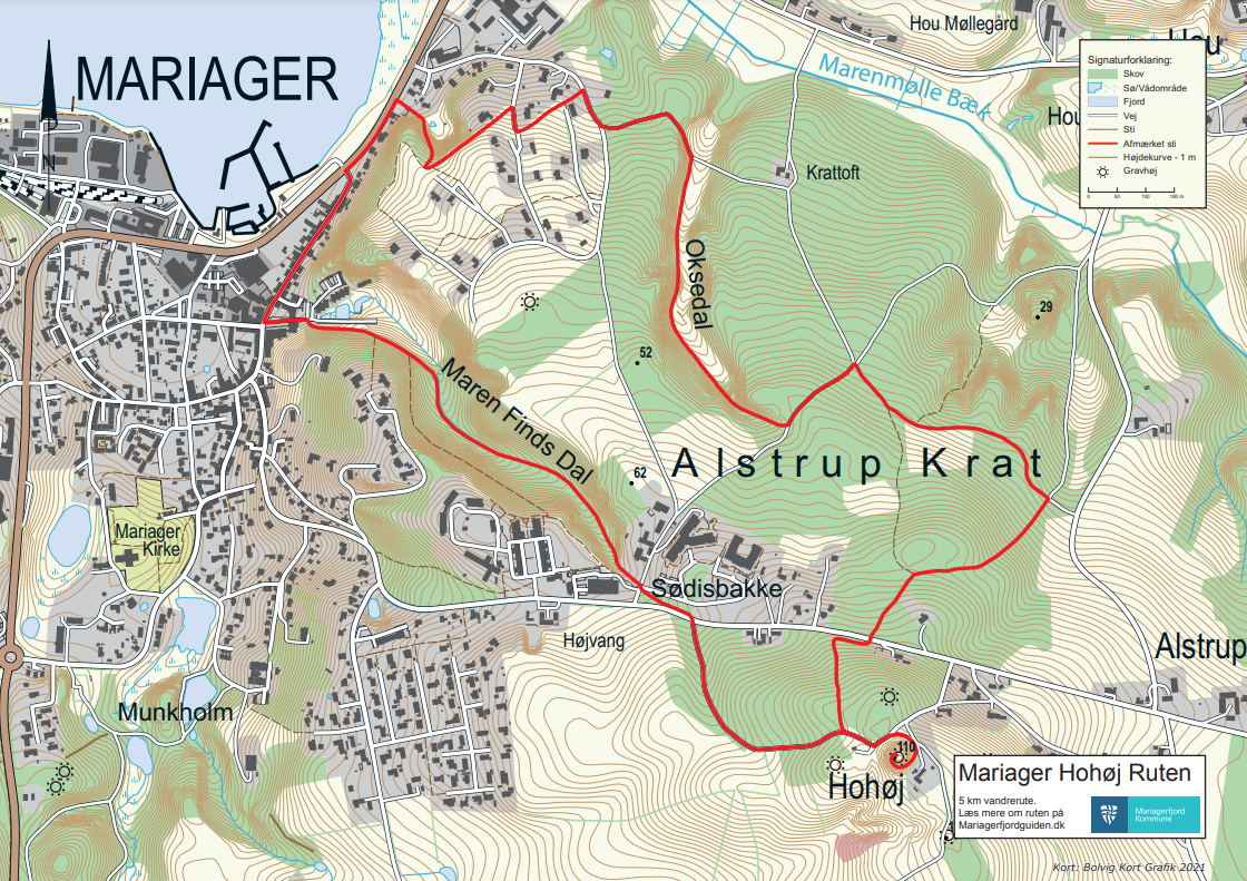 Den nye vandrerute kan blandt andet tilgås ved Hohøj eller på torvet i Mariager, hvor pile guider vandrerne på vej. Kort: Bolvig Kort Grafik 2021