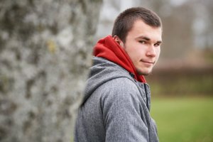 Voldsom anholdelse af 17-årige René Larsen: Betjent slået - far skal i grundlovsforhør