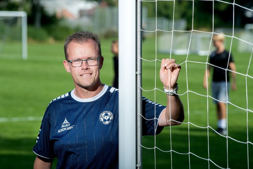 To ud af seks fodboldbaner i Støvring Idrætsforening risikerede at forsvinde, da Rebild Kommune så muligheden i at lave nyt skolebyggeri.