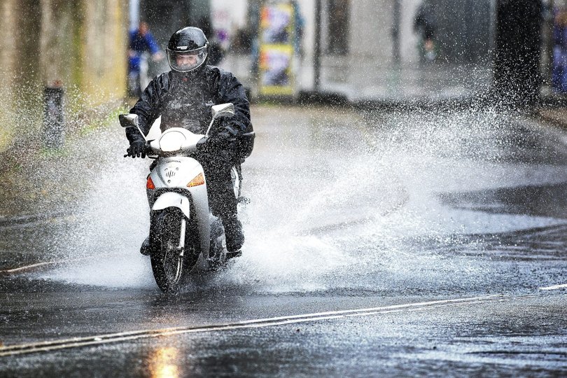 Sjask! Natten til torsdag kan blive en våd omgang i dele af Nordjylland. Arkivfoto: Lars Pauli