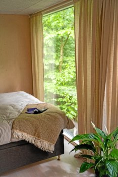 Inde i hytten er der lagt vægt på optimal søvnkomfort, og grønne planter er med til at sikre et søvnvenligt indeklima. Privatfoto