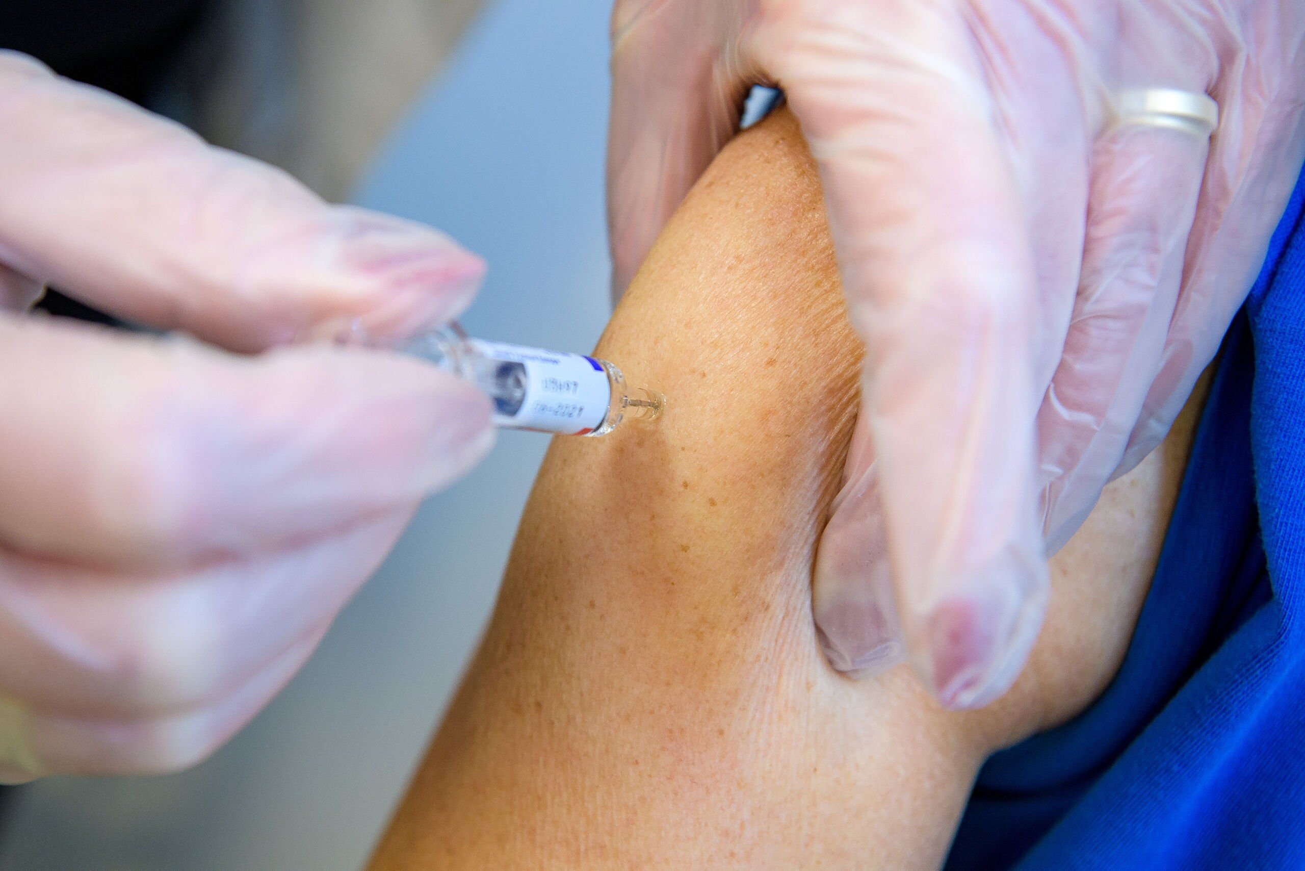 Alvorlige tilfælde af blodpropper sætter en stopper for AstraZeneca-vacciner