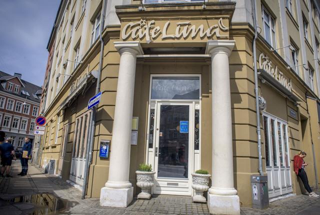 Luna på hjørnet af Christiansgade og Boulevarden er en af byens ældste caféer. Arkivfoto: Martin Damgård