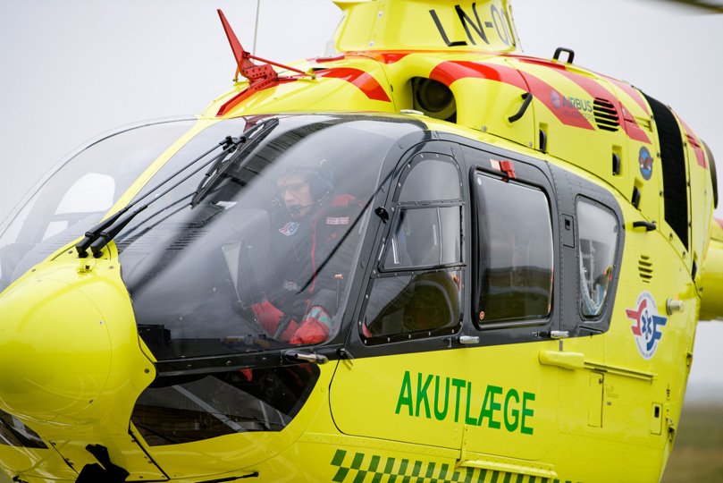 En akutlægehelikopter har fløjet en af fire tilskadekomne personer på hospitalet efter ulykken i Vesthimmerland. Arkivfoto <i>Bo Lehm</i>