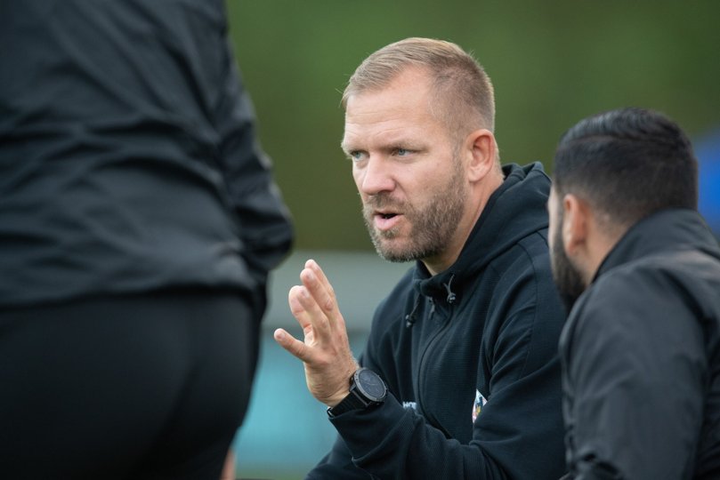 Hobro-træner Martin TThomsen roser sine spillere for en stærk reaktion, da det så sort ud i fredagens kamp mod FC Helsingør. Arkivfoto: Bente Poder