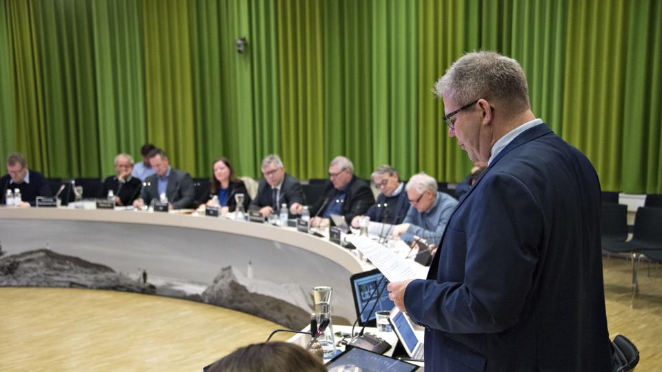 Konservative og Socialdemokraterne med borgmester Arne Boelt i spidsen (stående) har i mange år ofte arbejdet sammen i byrådssalen. Arkivfoto: Kurt Bering <i>Kurt Bering</i>