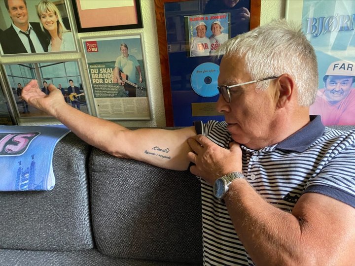 Henning Hougesen fik lavet sin tatovering spontant under indspilningen af dokumentarfilmen. Ikke engang hans kone vidste det. Foto: Jannie Strand