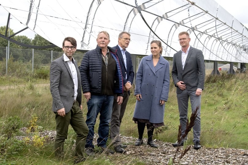 Venstre-politikere fra byrådet i Brønderslev havde sat folketingsmedlemmet og partifællen Marie Bjerre i stævne - for at overbevise hende om, at en af de tre nye klimaerhvervsskoler bør ligge i Brønderslev. De fik dog ikke noget endeligt tilsagn fra hende. Fra venstre ses Martin Bech, Jens Andersen, Mikael Klitgaard, Marie Bjerre og Lasse Riisgaard. Foto: Henrik Louis <i>Foto:Henrik Simonsen</i>