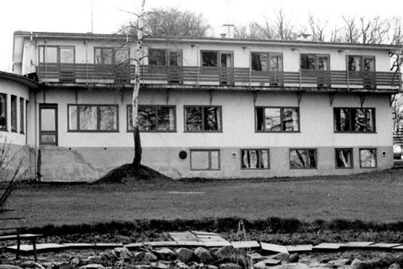 Gravenshoved Kostskole var en observationsskole, som Aalborg Kommune ejede frem til lukningen i 1992. Nu, omkring 30 år senere står en række elever frem i en klage til kommunen og fortæller om fysiske og psykiske overgreb begået mod dem under deres tid på skolen. Privatfoto