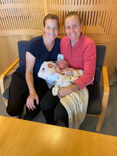 Kamilla Rytter Juhl og Christinna Pedersen blev i weekenden forældre til endnu en datter. Privatfoto