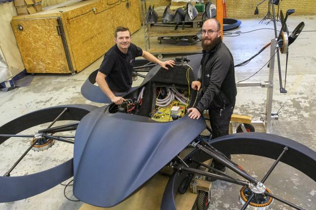 Den flyvende batmobil er lagt på is. Nu vil opfindere bygge til erhvervslivet | Nordjyske.dk