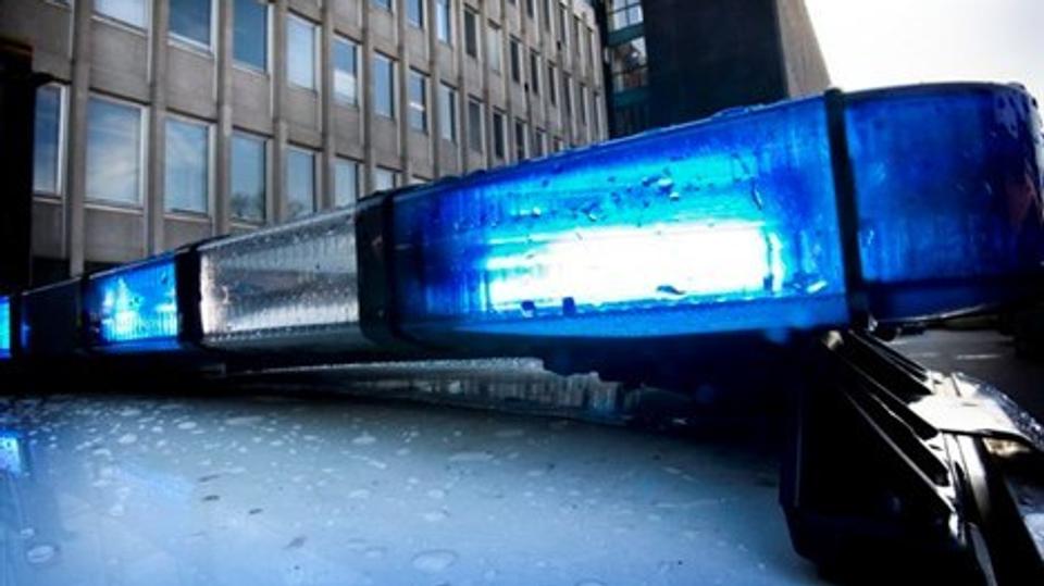 Politiet måtte skille de stridende kvinder. Arkivfoto