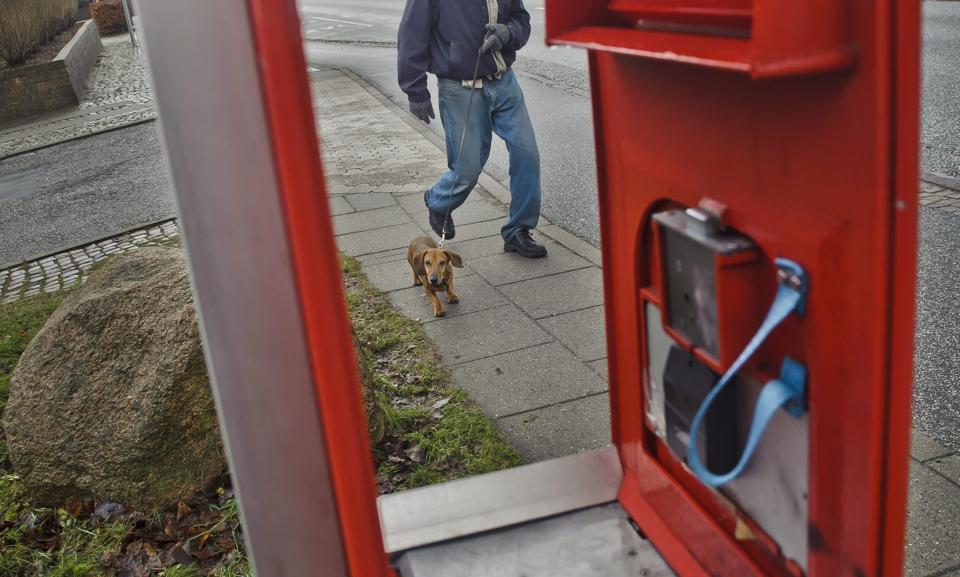 Nordjyllands Politi har modtaget en bunke anmeldelser om hærværk i løbet af 1. januar. Her er det blandt andet gået ud over en postkasse. Foto: Martin Damgård.
