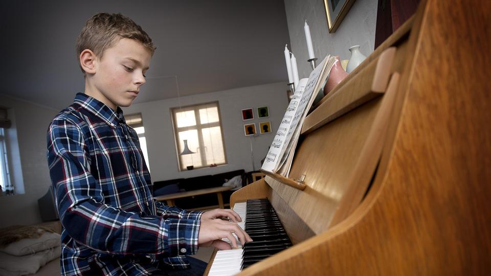Ebbe Michelsen er blevet afhængig af at spille klassisk musik. Foto: Lars Pauli
