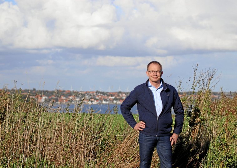Niels Jørgen Pedersen mener ikke, at det giver mening at sætte tamdyr bag hegn på næringsfattige arealer for at lade dem afgræsse et område i konkurrence med vildtlevende græssere.Privatfoto