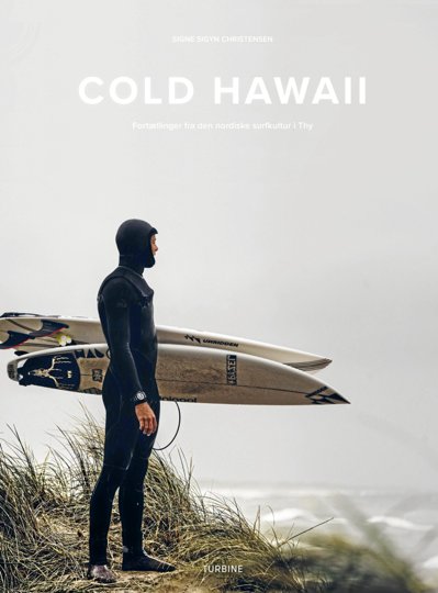 Designeren Signe Sigyn Christensen har skrevet  bogen ”Cold Hawaii” med ” fortællinger fra den nordiske surfkultur i Thy”, og rigt illustreret med fotos af lokale fotografer. På omslaget Oliver Hartkopp, fotograferet af  Cathrine Yde. Bogen er udgivet på forlaget Turbinge og udkommer 22. oktober.