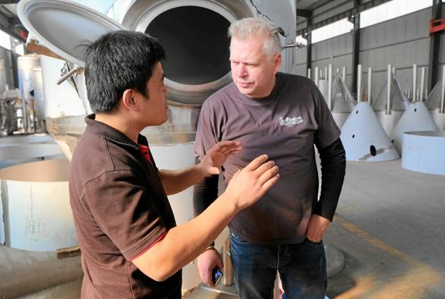 Kent Boahlt fra Frederikshavn Bryghus af 2017 A/S har netop været i Kina for at teste kinesernes brygudstyr. Sammen med Lars Trie bygger han nyt bryghus på Knivholtvej i Frederikshavn.