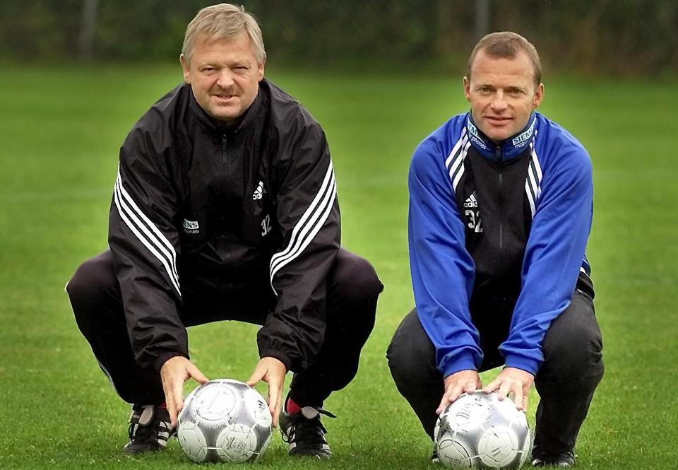 I 1994 og 1995 var det Poul Erik Andreasen, der var cheftræner, og Per Westergaard, der var assistent. Men det var et tæt samarbejde, og når de ikke var på arbejde, var de venner. <i>Arkivfoto: Torben Hansen</i>