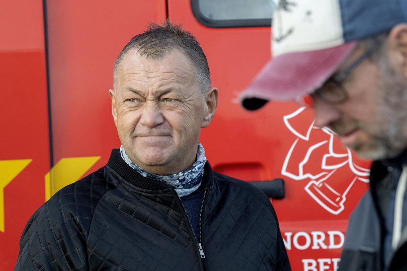 Direktør Benny Nielsen har svært ved at finde en grimasse, der kan passe efter uheldet tirsdag morgen i Hvalpsund. Foto: Lars Pauli <i>Foto: Lars Pauli</i>