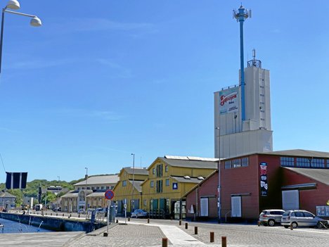 Hobro Havn har med succes fået integreret de nye rekreative områder med en fungerende erhvervshavn, hedder det bl. a. i indstillingen fra ”Historiske Huse”. Privatfoto