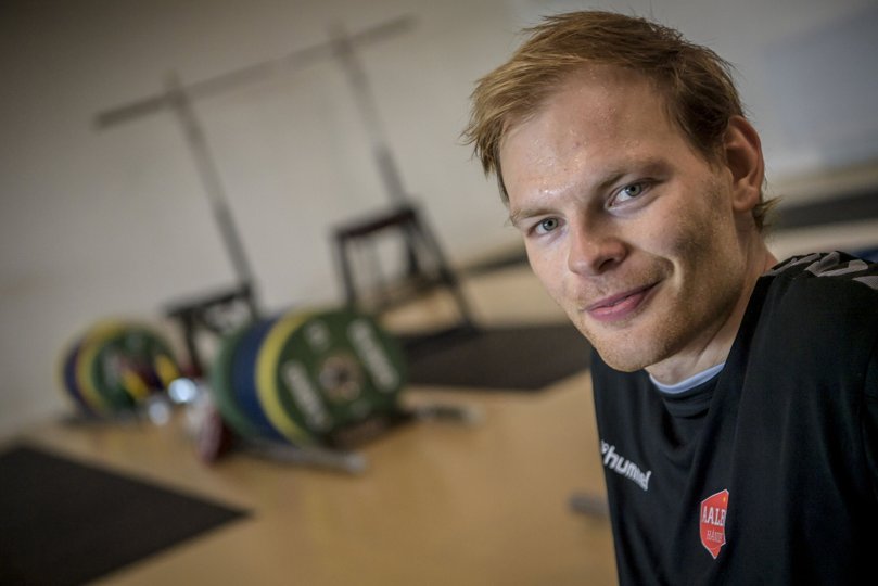 Sebastian Henneberg har brugt mere tid i styrkelokalet end på håndboldbanen, hvilket har været hårdt for håndboldspilleren. Foto: Martin Damgård.