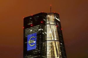 ECB fastholder rekordlav rente inden imødeset decembermøde