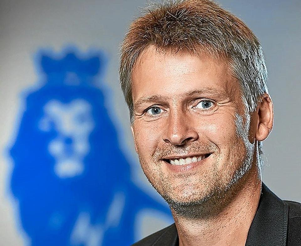 Morten Bruun er i dag fodboldkommentator på internationale kampe. Men fodboldmæssigt trives han bedst i breddeklubben IF Lyseng, der har stor succes med ”Målrettet mangel på målrettethed”. <i>Pr-foto</i>