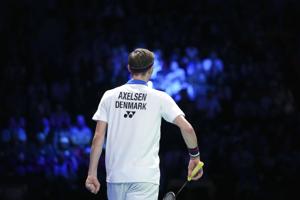 Axelsen trækker sig efter et point i French Open