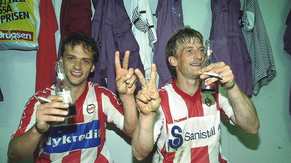 Jan Pedersen (tv.) og Søren Thorst (th.) holder fyraften i AaB's omklædningsrum. <i>Arkivfoto</i>