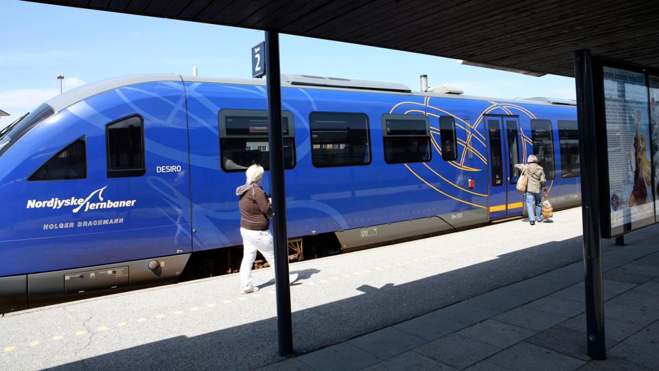 Nordjyske Jernbaner har omring 20 togsæt, der betjener den kollektive trafik mellem Skagen og Skørping. I morgen får togene en ufrivillig pause mellem kl. 15 og 23. <i>Arkivfoto</i>