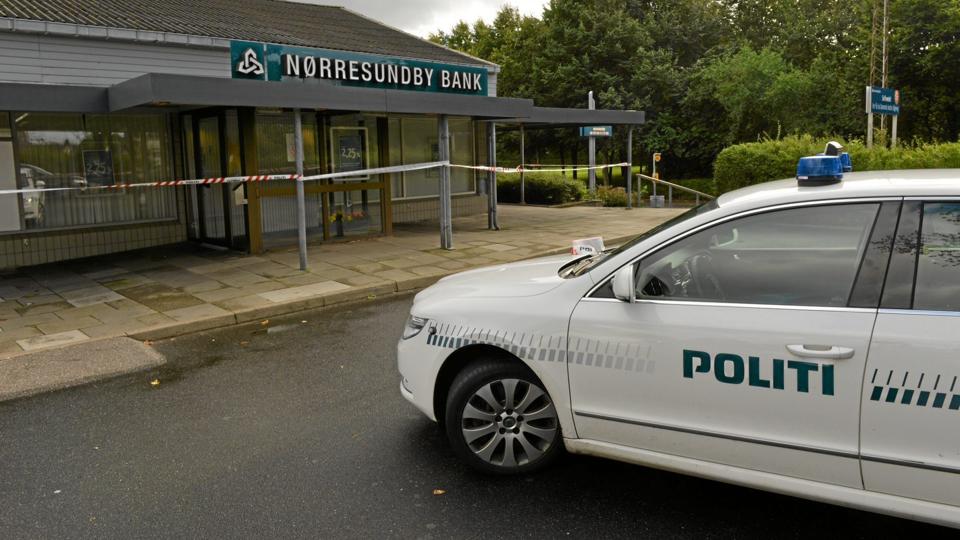 To mænd er blevet anholdt, sigtet for røveriet mod Nørresundby Bank 11. september. Foto Jan Pedersen