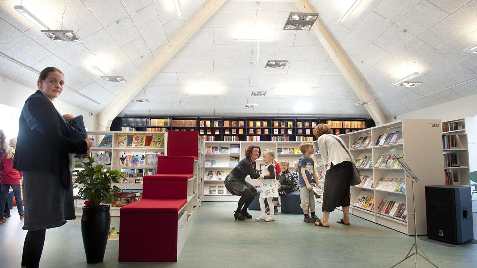 For et år siden blev det nye bibliotek i Nørager indviet. Et selvbetjent bibliotek i Rebild Kommune så for første gang dagens lys, og nu håber bibliotekschefen, at de tre andre biblioteker kan følge trop.Arkivfoto: Torben Hansen <i>Foto: Torben Hansen</i>