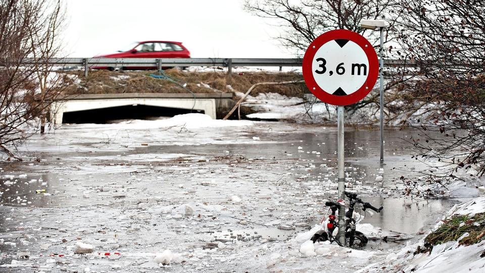 Nu kan man igen skimte hullet i tunnelen, men der skal pumpes mange liter vand endnu. Foto: Claus Søndberg <i>Pressefotograf Claus Søndberg</i>