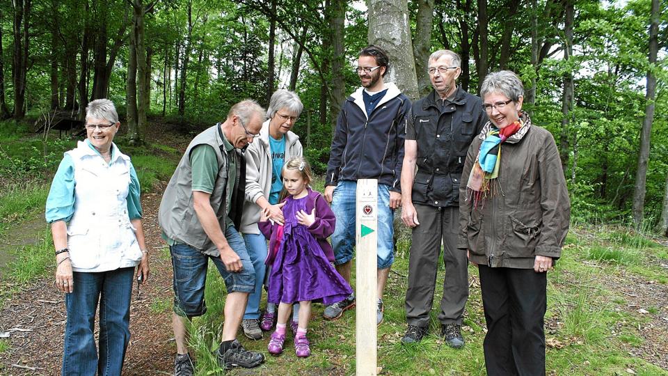 Det er lokale borgere, der udarbejder ruterne. I Agersted er det Annemie og Poul Erik Pedersen samt Elly og Kjeld Thomsen. De ses her sammen med borgmesteren og projektlederen.Foto: Jørgen Ingvardsen <i>Jørgen Ingvardsen</i>