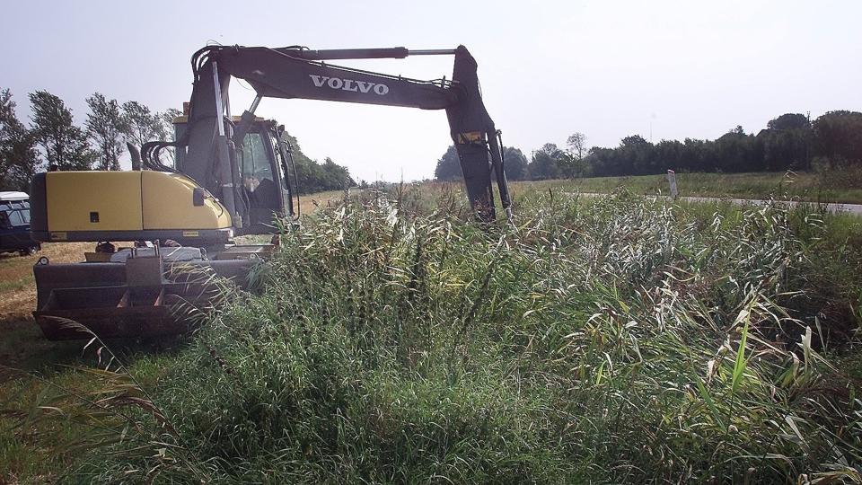 Fem landmænd fra Thy - primært fra Sjørring-området - har nu anlagt en sag mod staten i forbindelse med vandplanerne, der går ud på at mindske oprensningen i naturlige vandløb. Arkivfoto