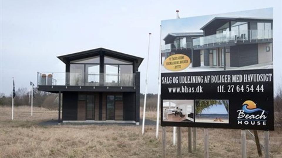Palm City - uden golfbane. Selskabet Beach House A/S er rykket ind i prøvehuset og kontorlokalerne på Skagensvej nord for Frederikshavn. Foto: Carl Th. Poulsen