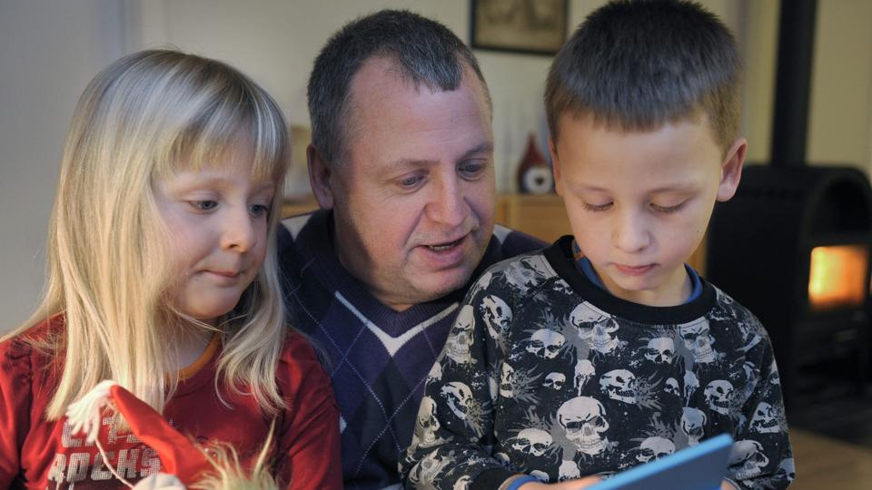 Hvem skal passe Klara og Sebastian kl. 5.45, når Tonni Kirk skal på arbejde? Foto: Michael Bygballe <i>Michael Bygballe</i>