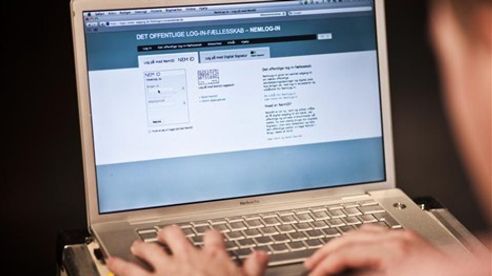 Hackere stjal penge fra nordjyske netbakkunder og overførte dem til en pensionist fra Jelling. Nu er han dømt for hæleri. Foto: Scanpix