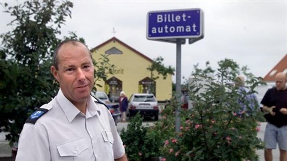 Der blev sat indtægtsrekord i parkeringsautomaterne i fjor, fortæller p-vagt Jørgen Thomsen. Arkivfoto: Eva Seider