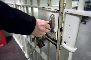 Sag for nordjysk fængselsbetjent har udviklet sig til en milliondyr regning