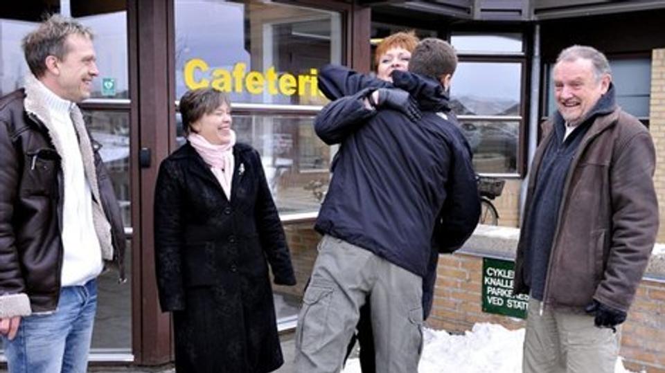 Instruktørerne Anne Mette Nors og Dorte Mørch byder velkommen efter næsten et års pause fra "revyfamilien". Foto: Bent Bach
