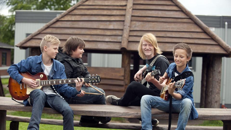 The Beats fra Klokkerholm: Set fra venstre er det Sebastian Graven, vokal og leadguitar, Johan Toft Nielsen, trommer, Søren Kart Sørensen, bas og Simon Vestergaard Kristensen, leadvokal og guitar. Foto: Henrik Louis Simonsen