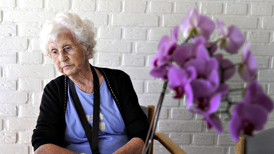 92-årige Marion Jensen har i årevis levet med frygten for, at politikerne lukker plejehjemmet Tonnishave i Asaa. Foto: Bent Bach <i>Bent Bach</i>