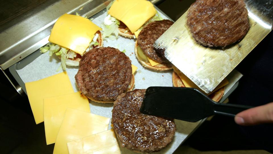 Lasse på job hos Macdonals ¬ ¬ Foto Hans Ravn