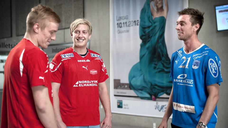 Lars Jacobsen (til højre) skal træne med Aalborg Håndbold i denne sæson. Foto: Scanpix