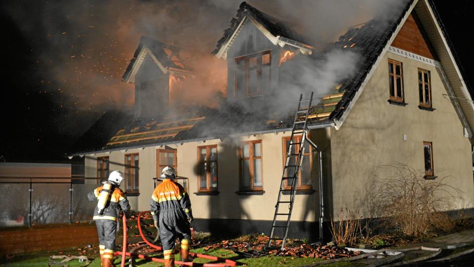 Hele overtaget blev ødelagt af branden samt sod-, vand- og røgskader efter en brand i en landejendom ved Vebbestrup lørdag aften.Foto: Jan Pedersen